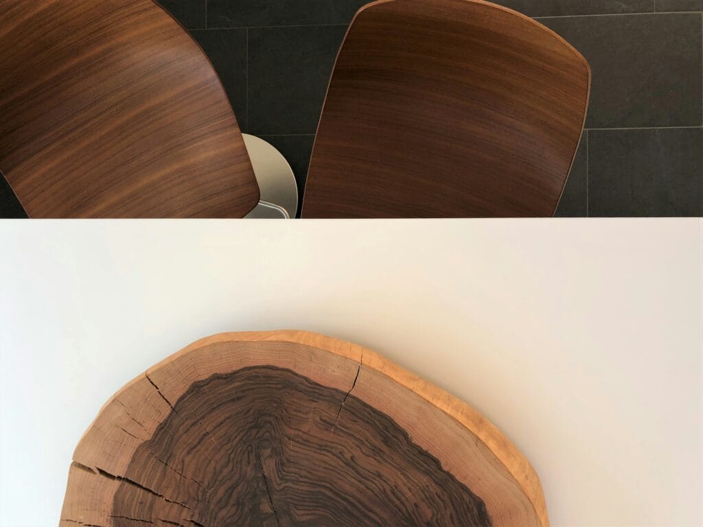 Vielfältige Möbeldesigns aus Eiche, Nussbaum und Ahorn