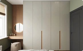 Skandinavischer Kleiderschrank aus heller Eiche.jpg